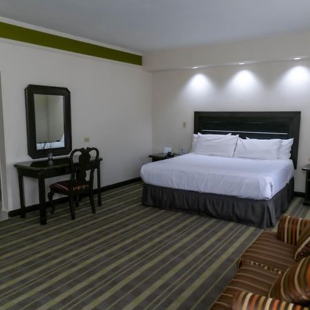 Best Western Hotel Plaza Matamoros Esterno foto