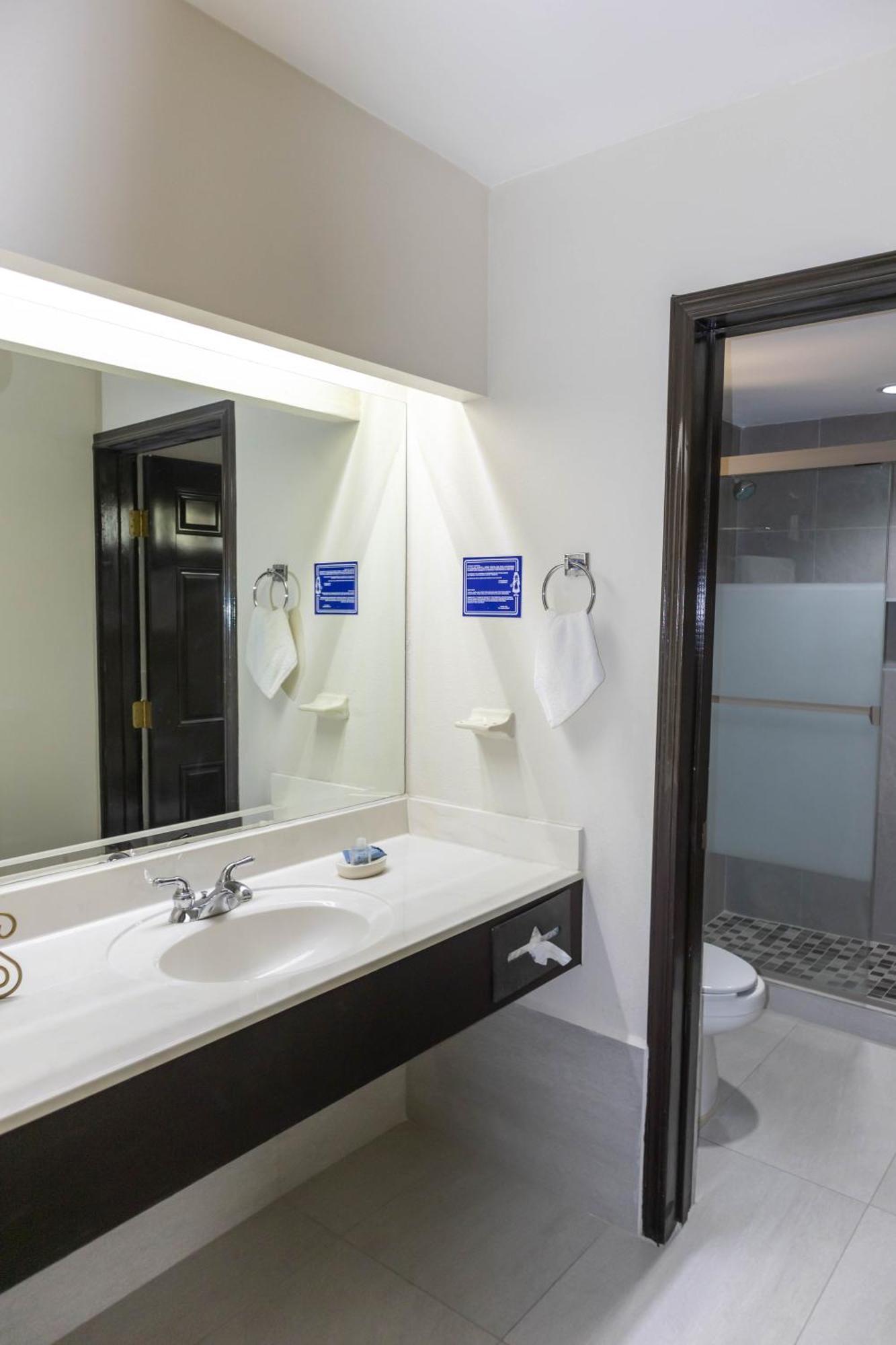 Best Western Hotel Plaza Matamoros Esterno foto