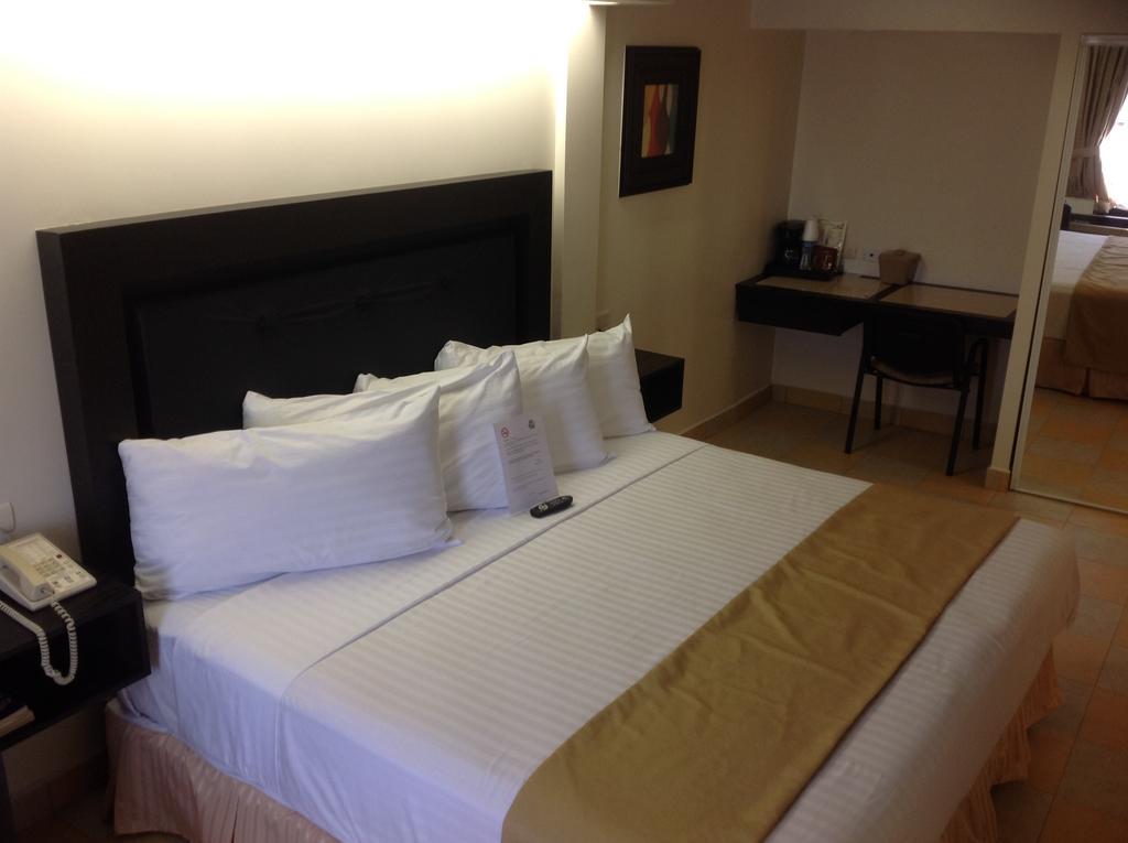 Best Western Hotel Plaza Matamoros Esterno foto