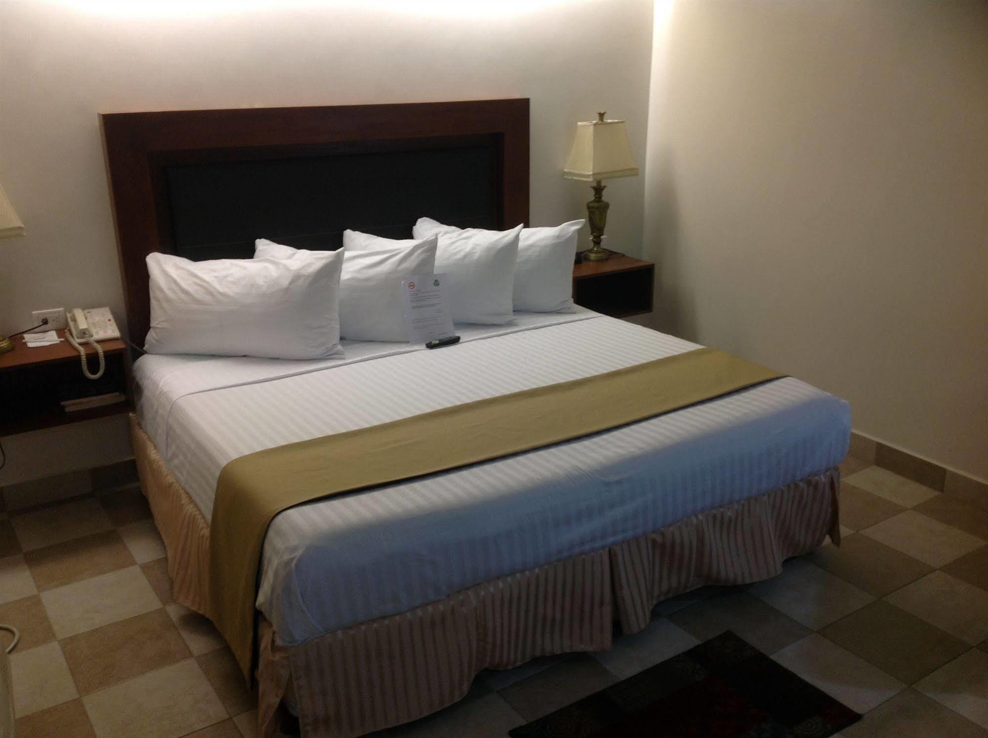 Best Western Hotel Plaza Matamoros Esterno foto
